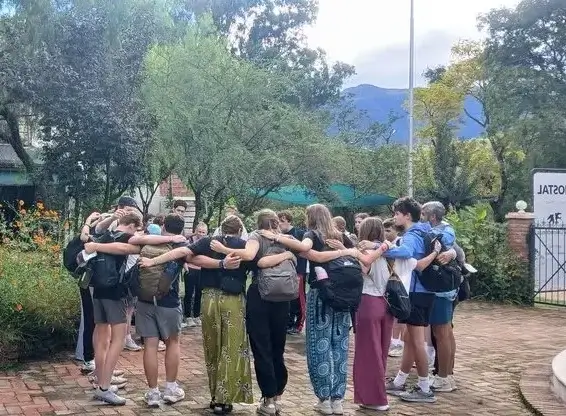 Retiro grupal en el jardín